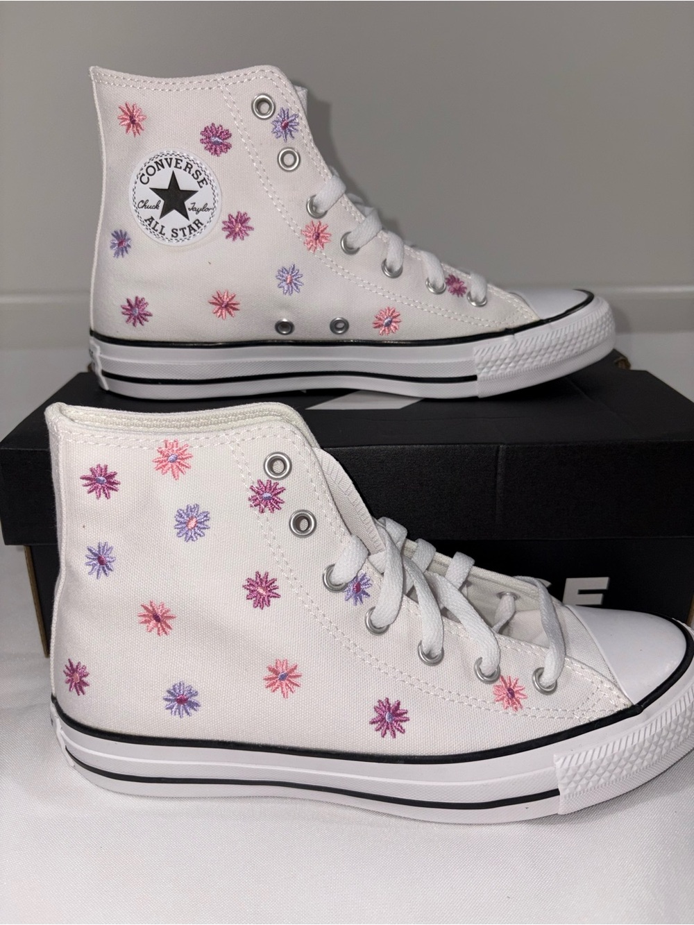 Converse Kids White High-Top Sneakers - New  Flower Embroidery US 5.5 - EU 38